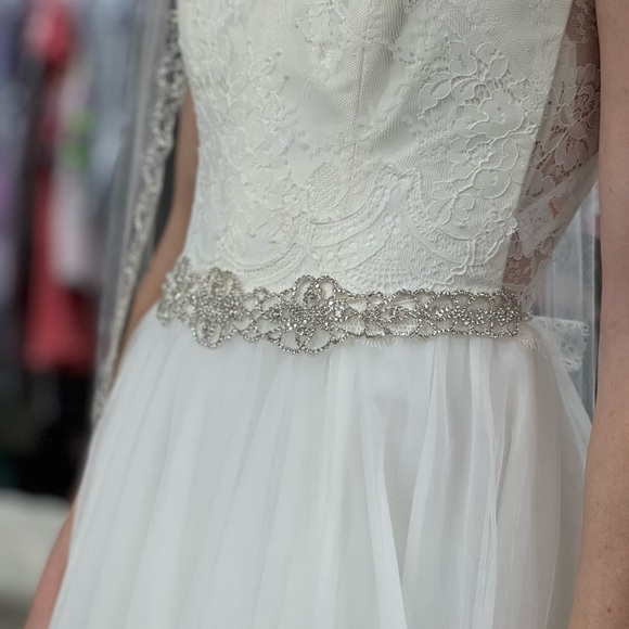 Tulle ivory Nouvelle Amsale wedding dress - Picture 3 of 7